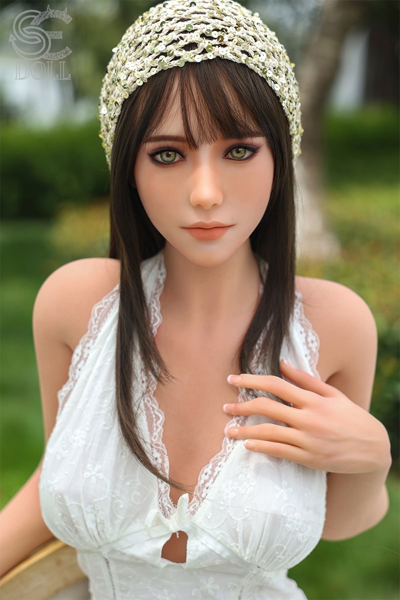 Queena: Pure Teen Sex Doll