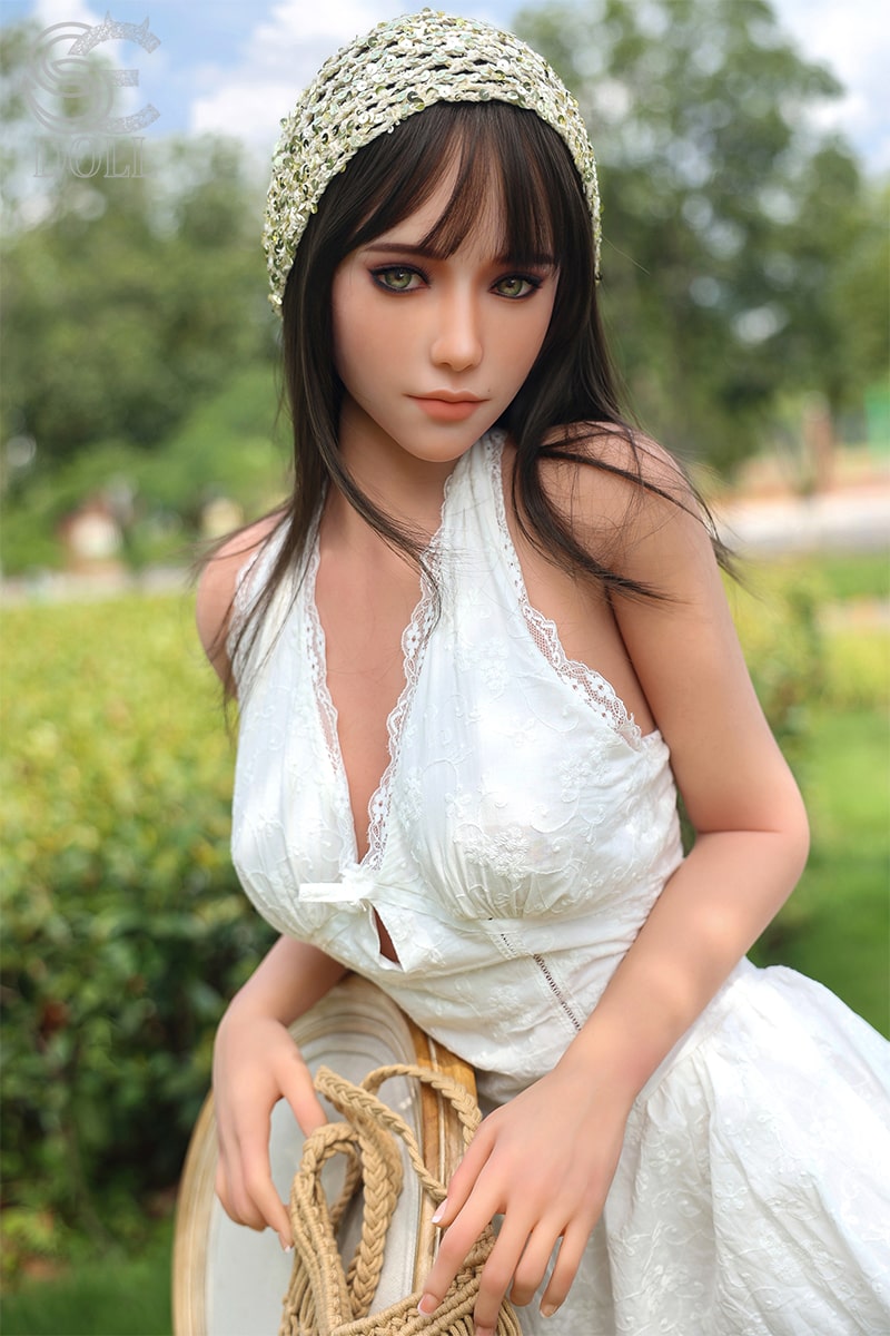 Queena: Pure Teen Sex Doll