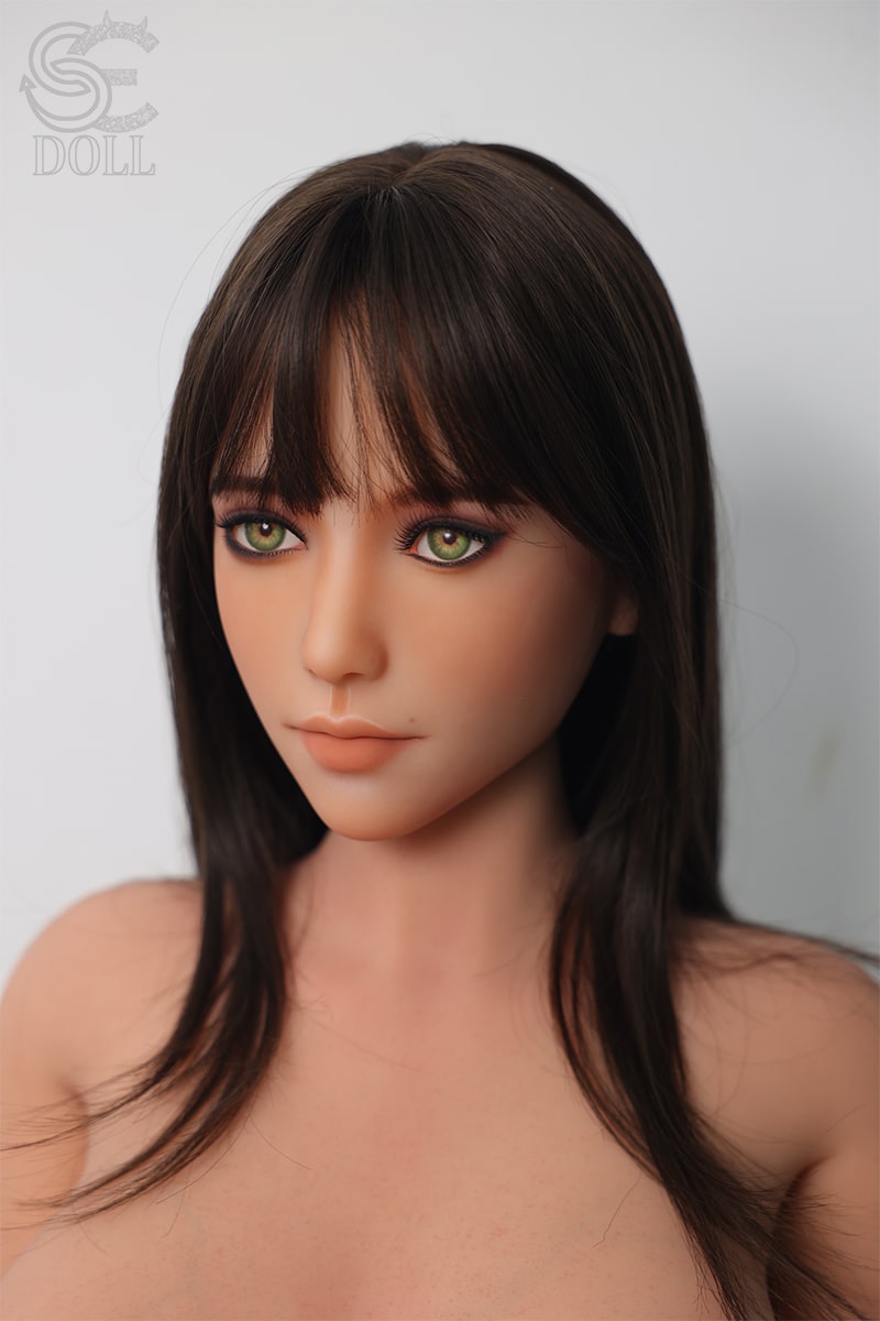 Queena: Pure Teen Sex Doll