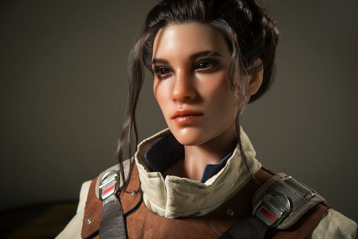 Ren: muñeca sexual de piloto de combate