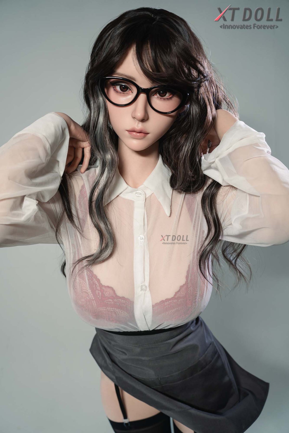 Izelle: Office Babe Sex Doll