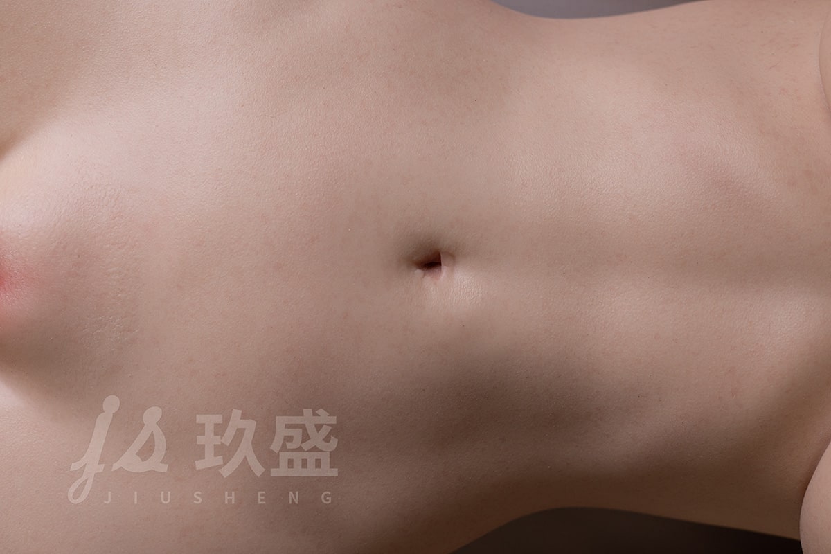 소라: 작은 금발 섹스 인형