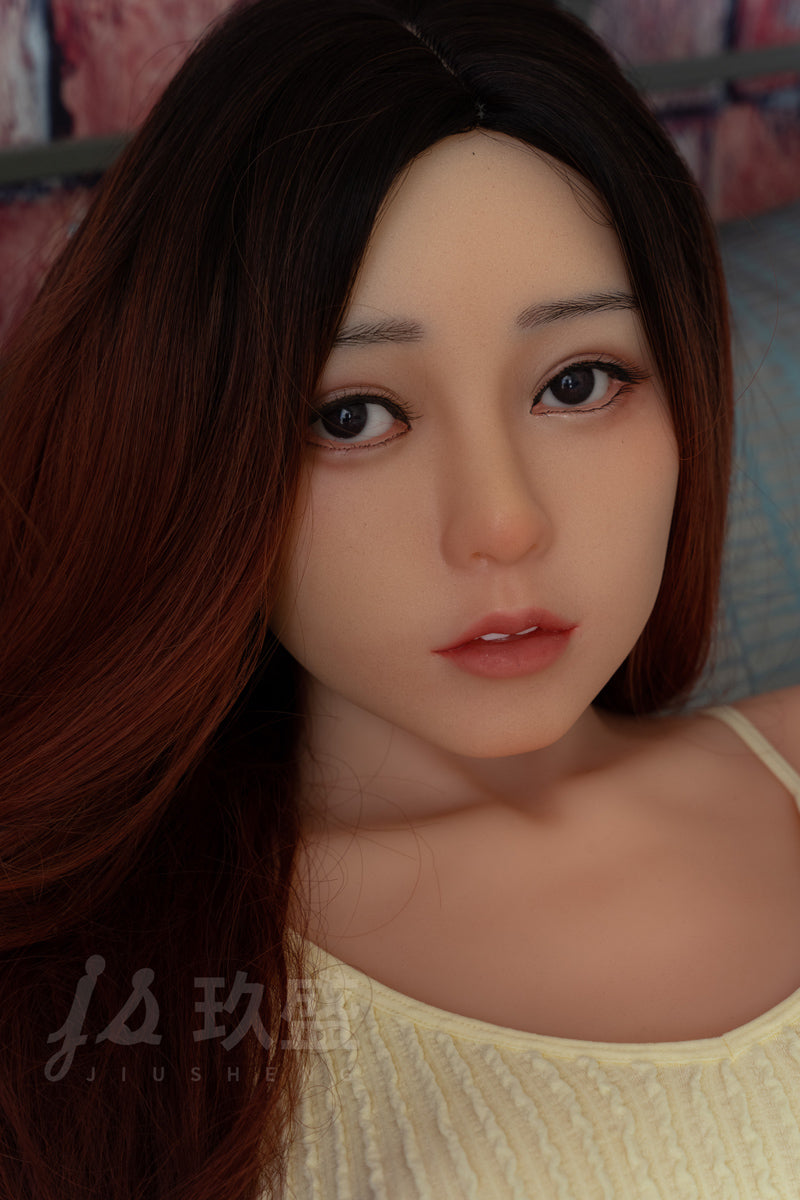 Yume: pequeña muñeca sexual japonesa