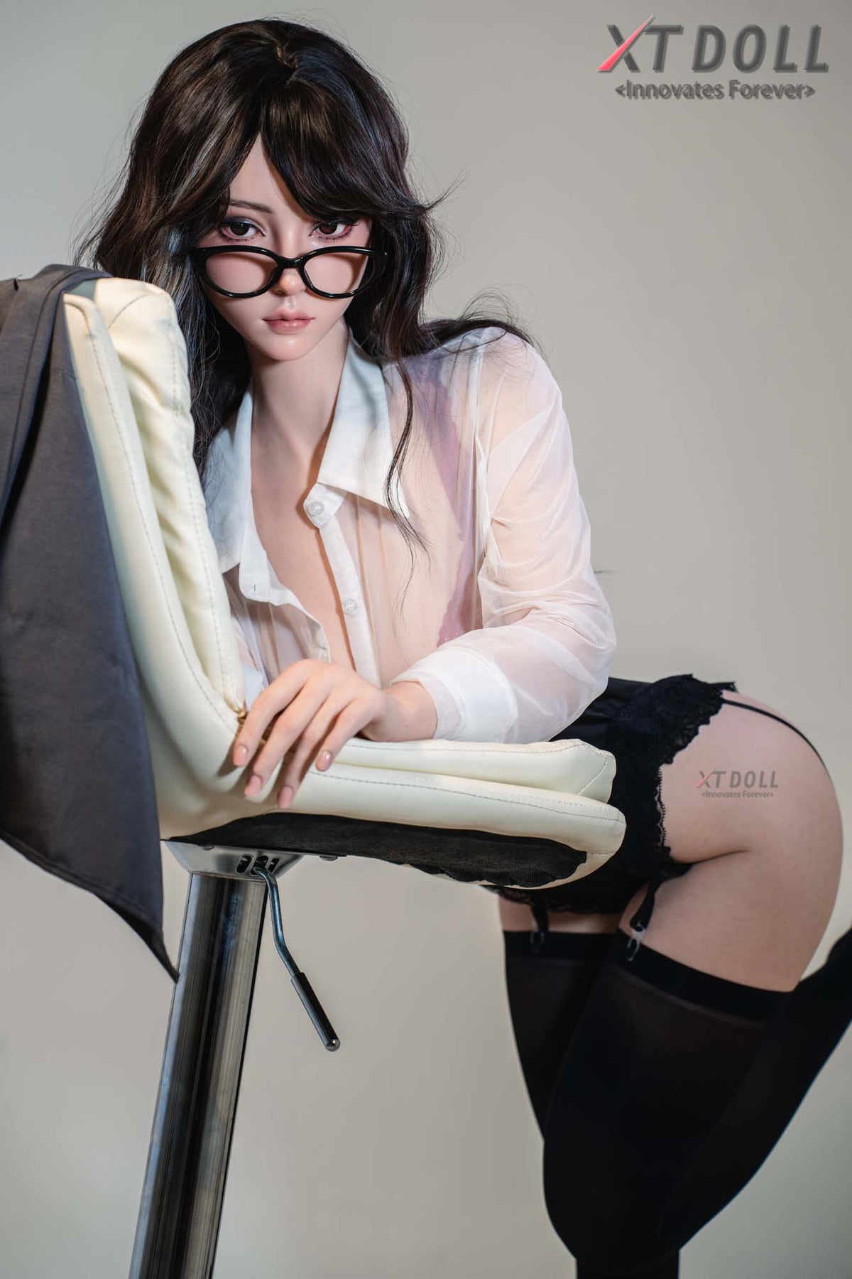 Izelle: Office Babe Sex Doll