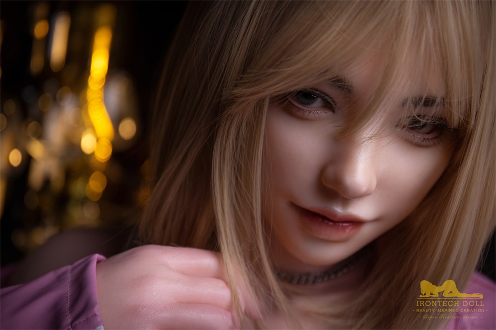 Brande: Sultry Divorcée Sex Doll
