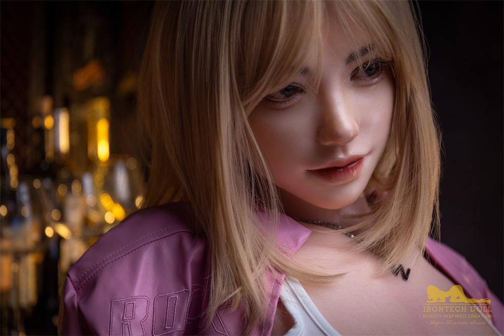 Brande: Sultry Divorcée Sex Doll