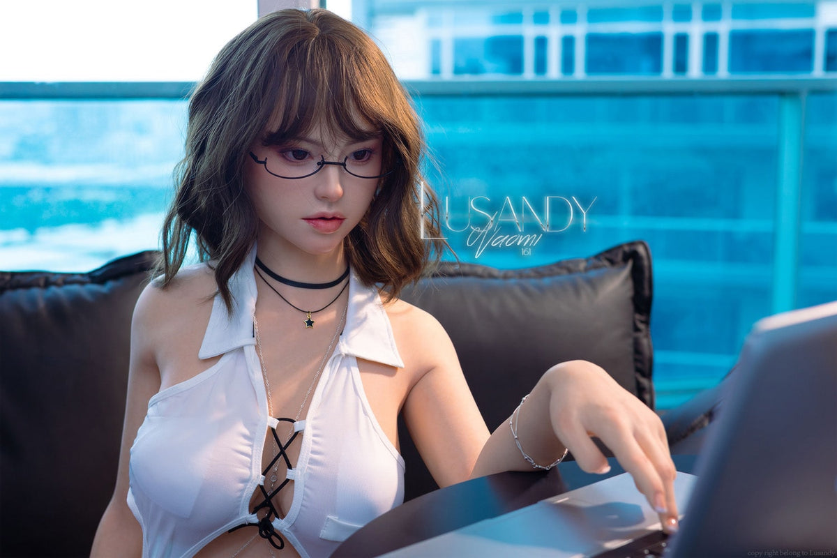Naomi: Business Trip Sex Doll