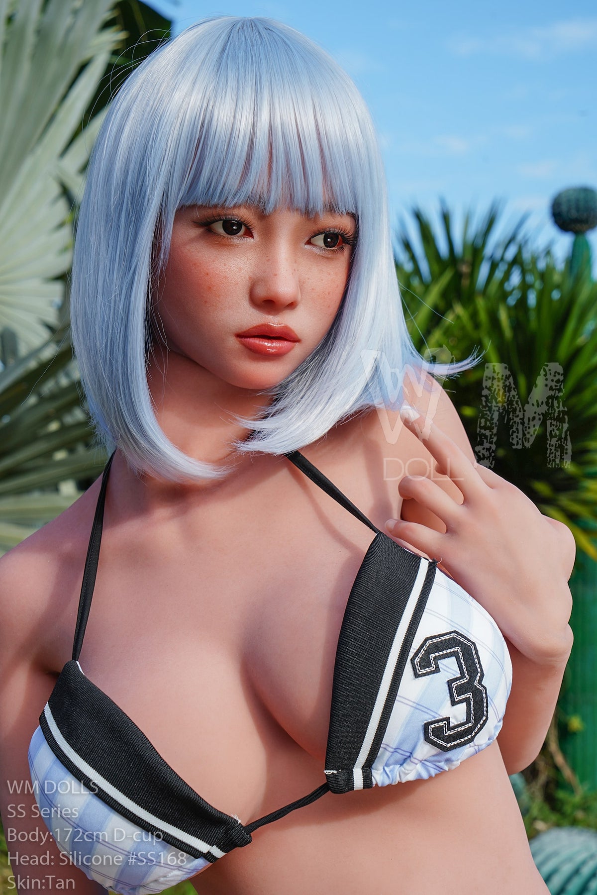 Stacia: elegante muñeca sexual en bikini