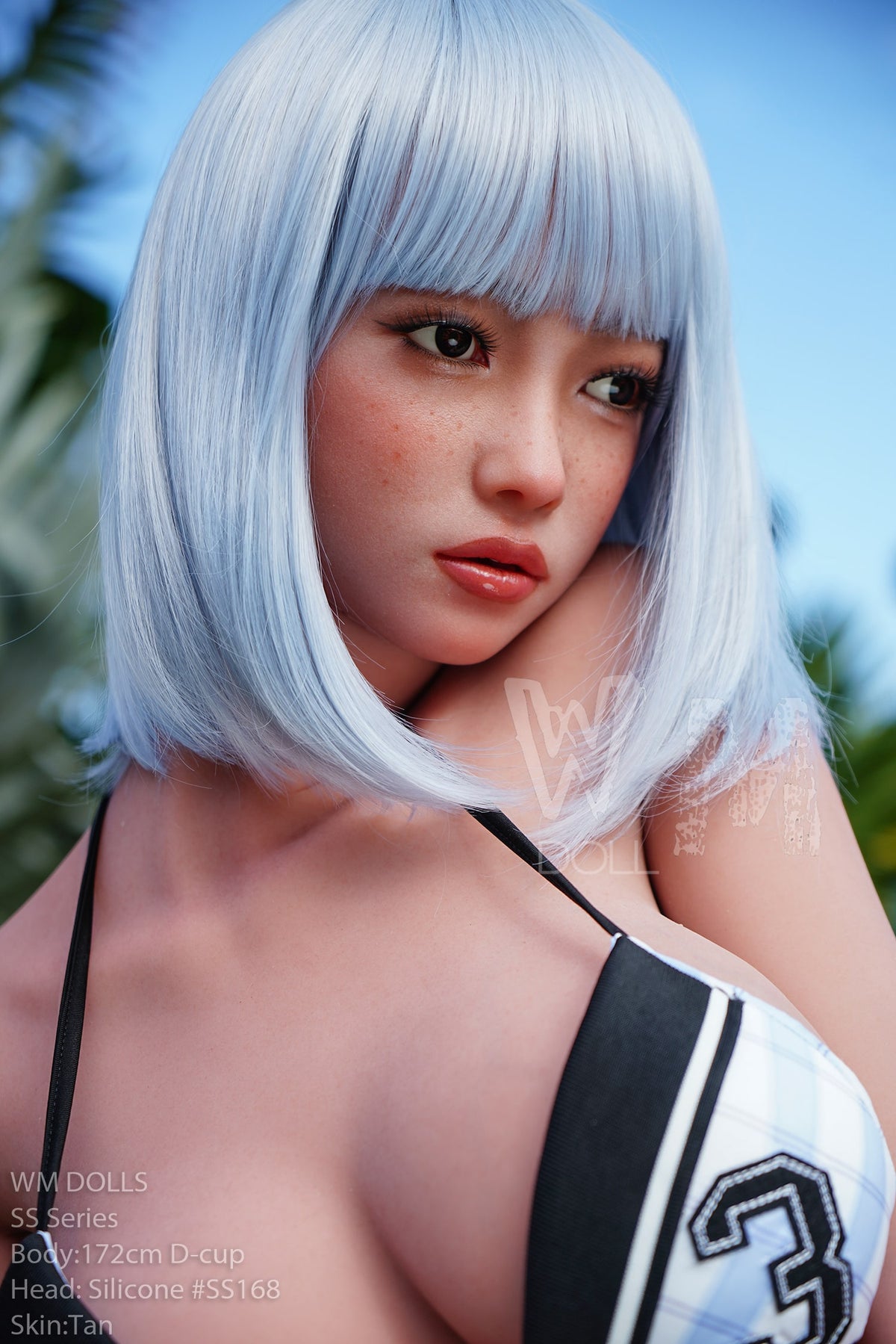 Stacia: elegante muñeca sexual en bikini