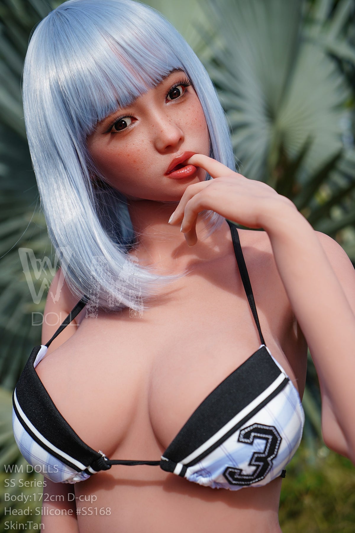 Stacia: elegante muñeca sexual en bikini