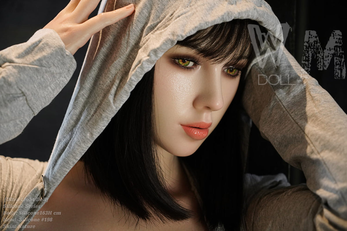 Dominique: Weight-Reduced Silicone Version