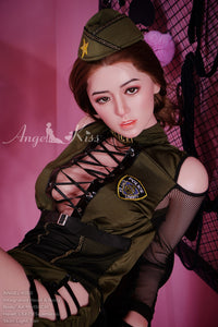 Генриетта: секс-кукла армейской жены