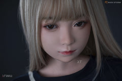 Suzi: linda y pequeña muñeca sexual asiática