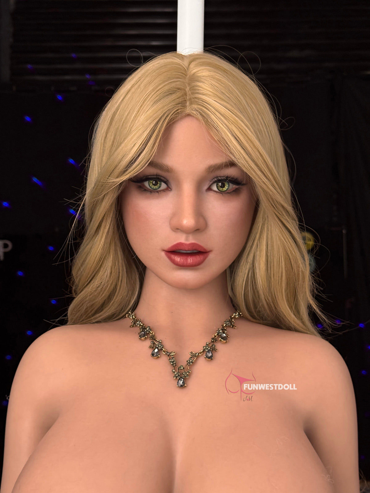 Lyra: Nightclub Singer Sex Doll