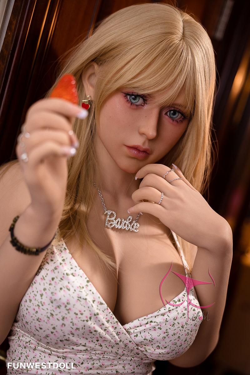 Assos: Sexy Blonde Teen Sex Doll