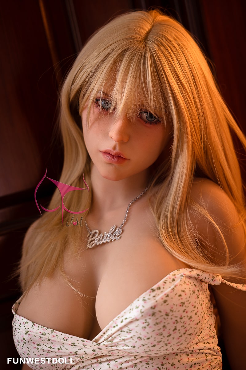 Assos: Sexy Blonde Teen Sex Doll