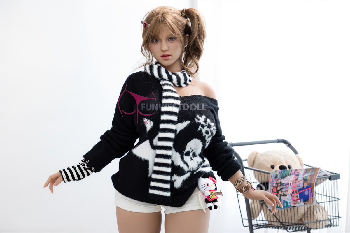 Dayna: Curvy Teen Sex Doll