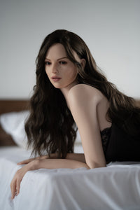Iryna: muñeca sexual con lencería sexy