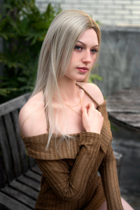 Ramona: muñeca sexual rubia pecosa