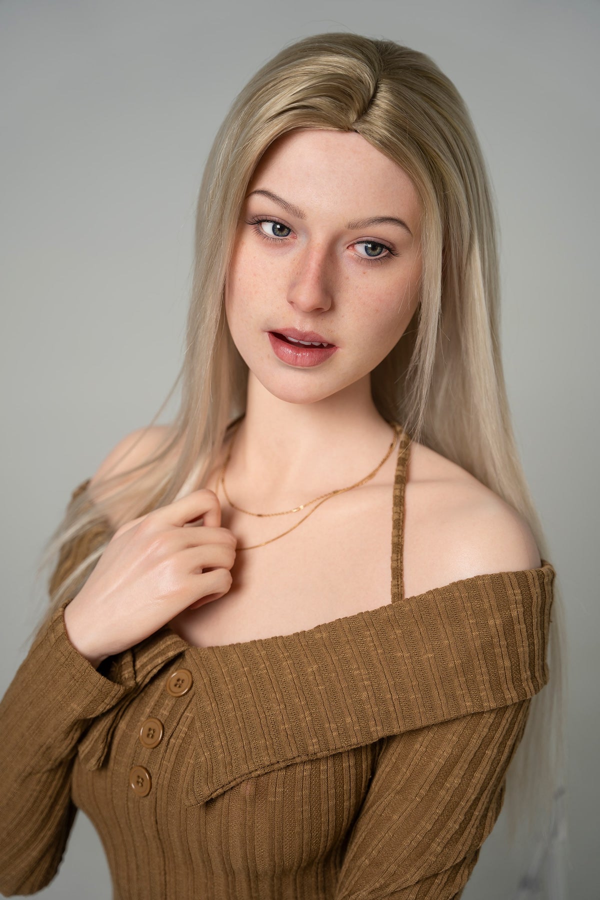 Ramona: muñeca sexual rubia pecosa