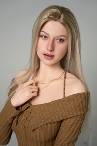 Ramona: muñeca sexual rubia pecosa