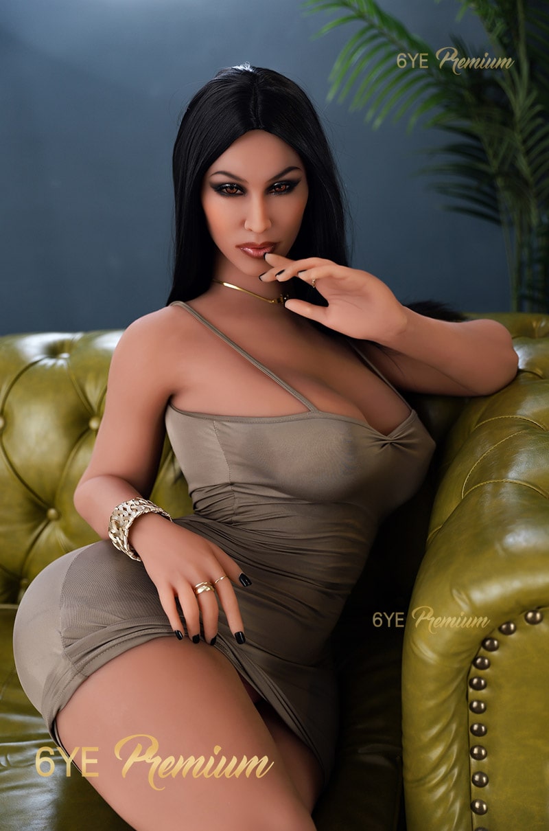 Kourtney: Juicy Booty Sex Doll