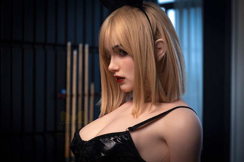 Pia: Billiards Babe Sex Doll