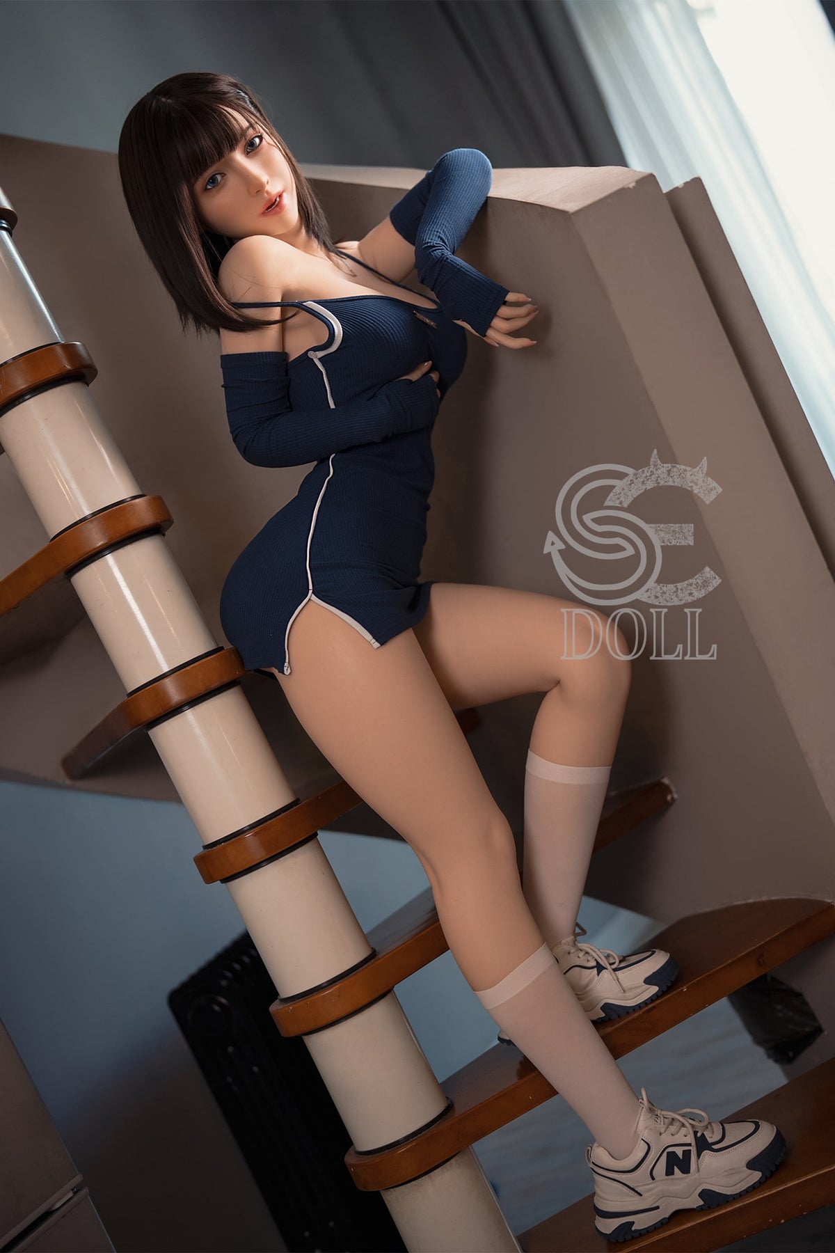 Juju: linda muñeca sexual en traje de baño