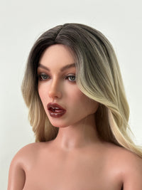 Finnley: Muñeca sexual becaria de verano