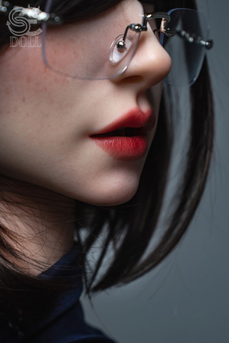 Zoe Ellis: Silicone Sex Doll Torso