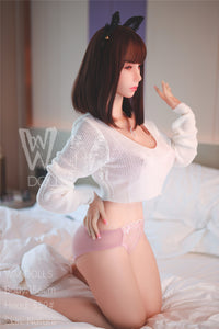 Ling: jugosa muñeca sexual asiática