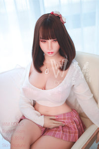 Ling: jugosa muñeca sexual asiática
