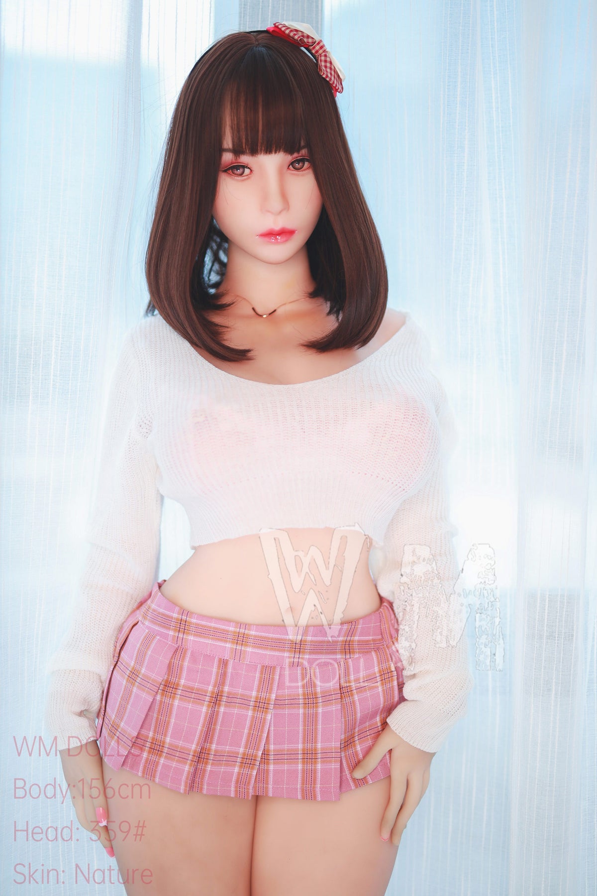 Ling: jugosa muñeca sexual asiática