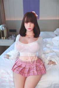 Ling: jugosa muñeca sexual asiática