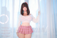 Ling: jugosa muñeca sexual asiática