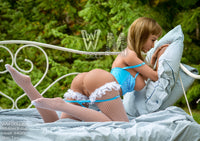 Sadie: muñeca sexual morena tetona
