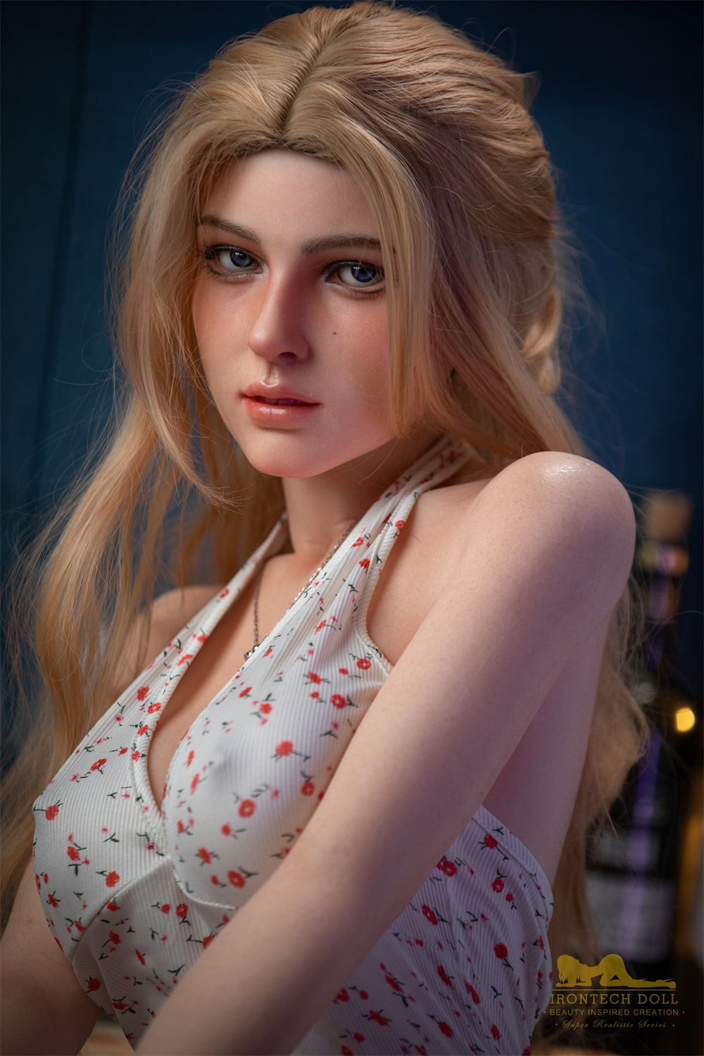 Fenny: muñeca sexual rubia fresa